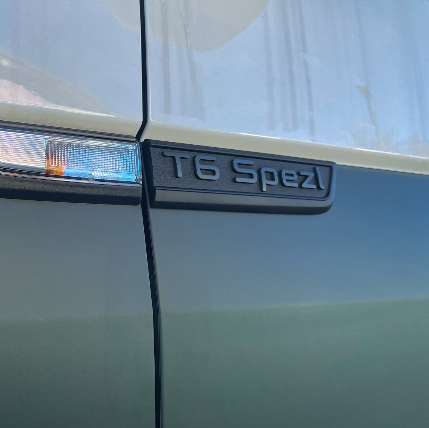 Individualisierte Blinker-Embleme für den VW T6 (rechts + links)